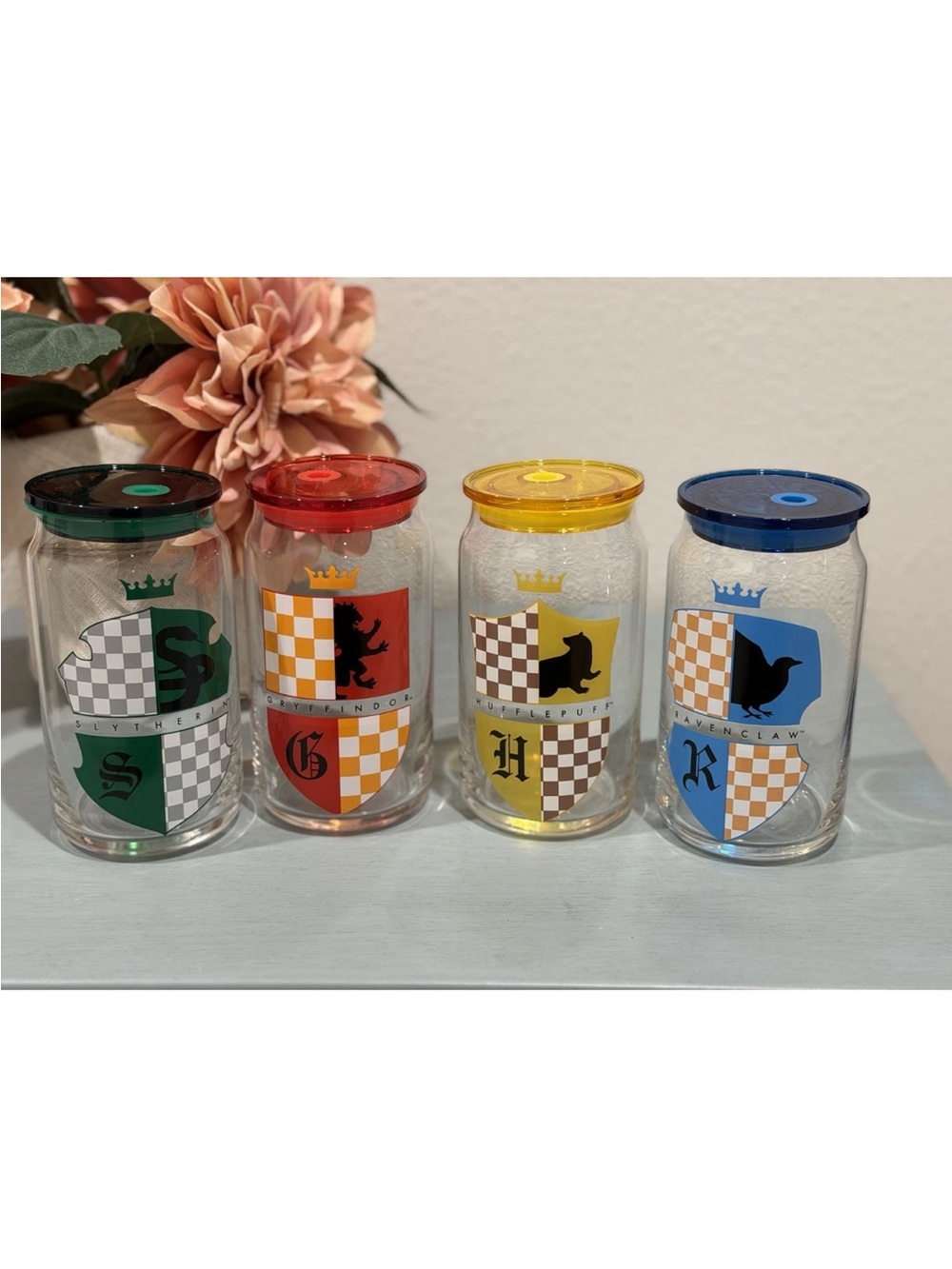 JoyJolt Harry Potter House Crests Glass
Tumbler Set with Straws
